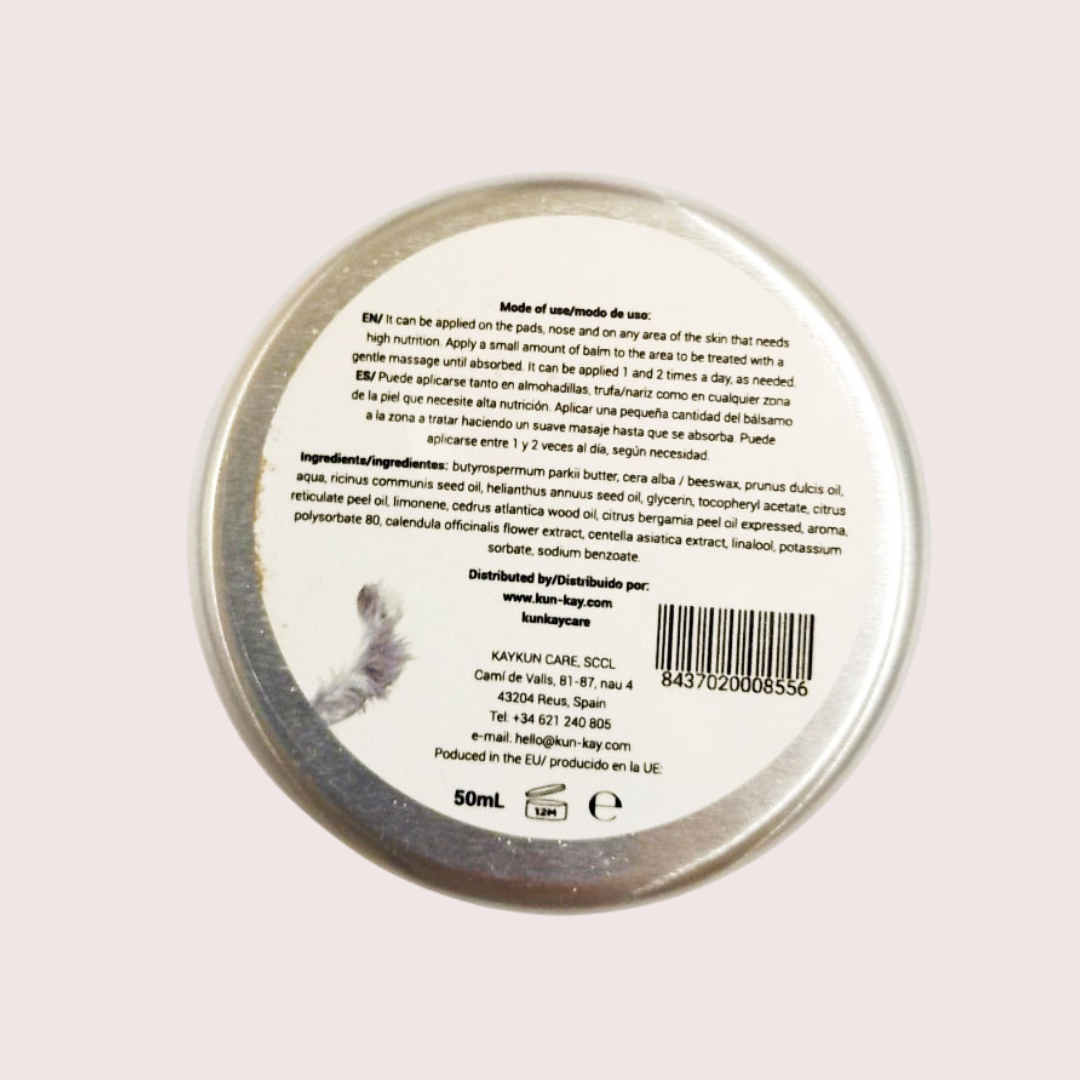 Moisturizing and repairing balm for the nose leather and paw pads of dogs and cats